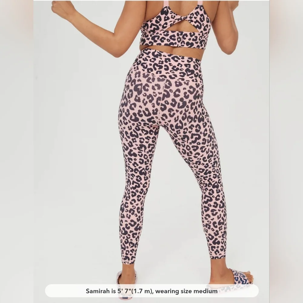 OFFLINE By Aerie Real Me High Waisted Twist Legging, Size M - Picture 3 of 11